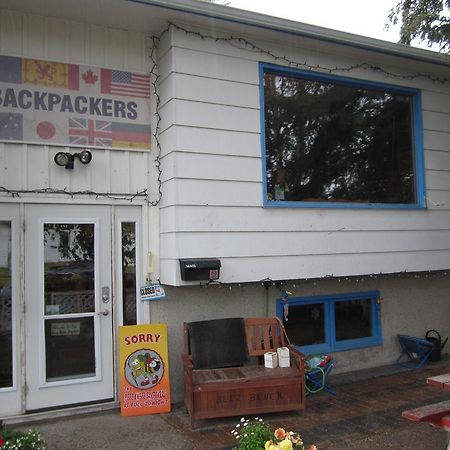 Beez Kneez Bakpakers Hostel Уайтхорс Екстериор снимка